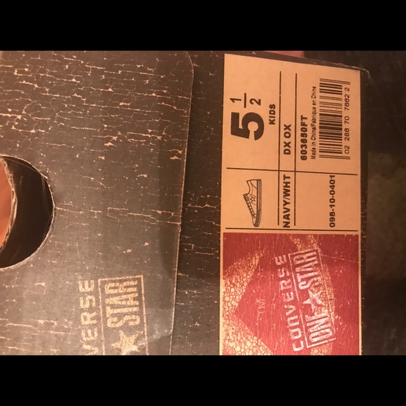 ⭐️Boys/Women's Converse EUC 5.5  blue in box - Picture 6 of 6